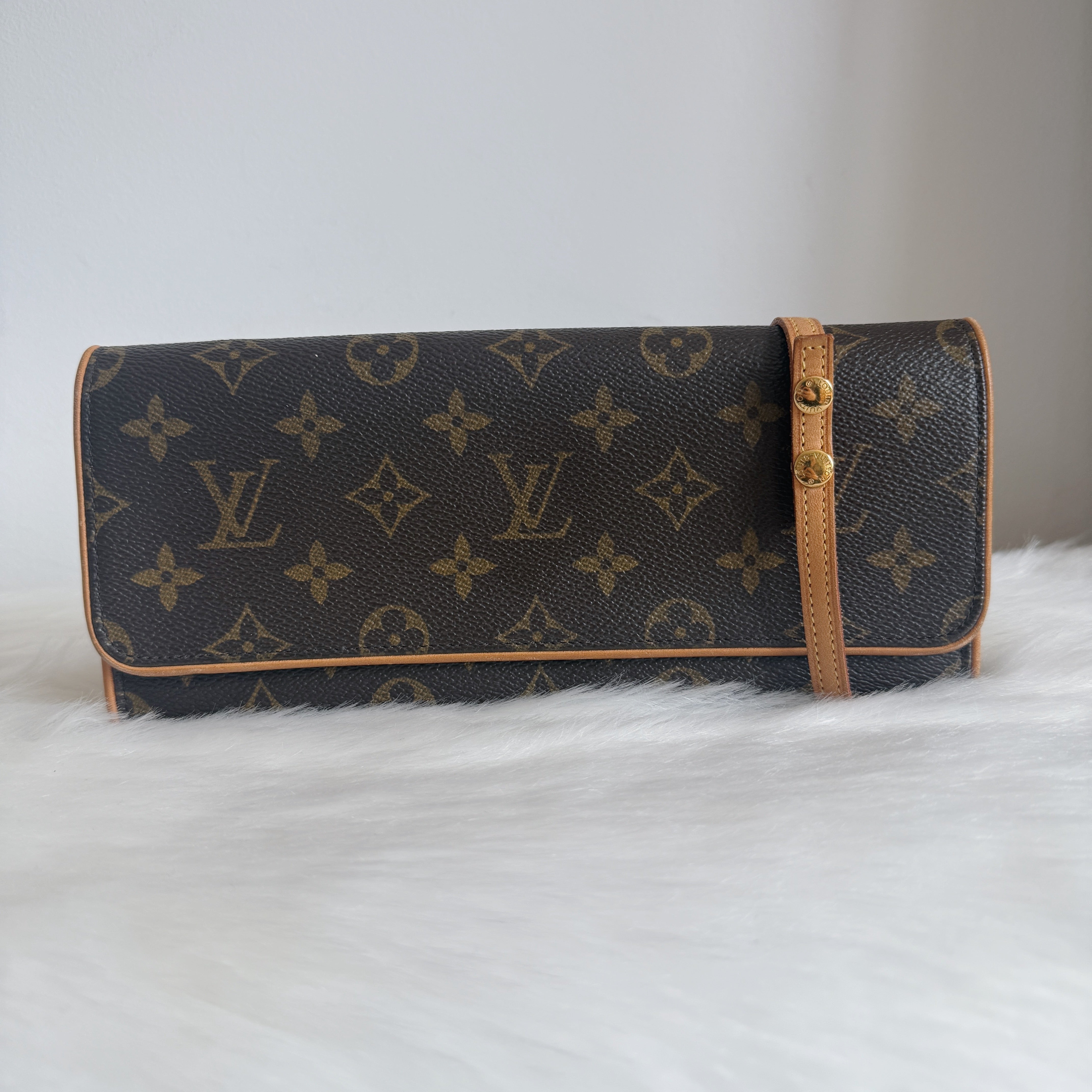 Twin GM Crossbody