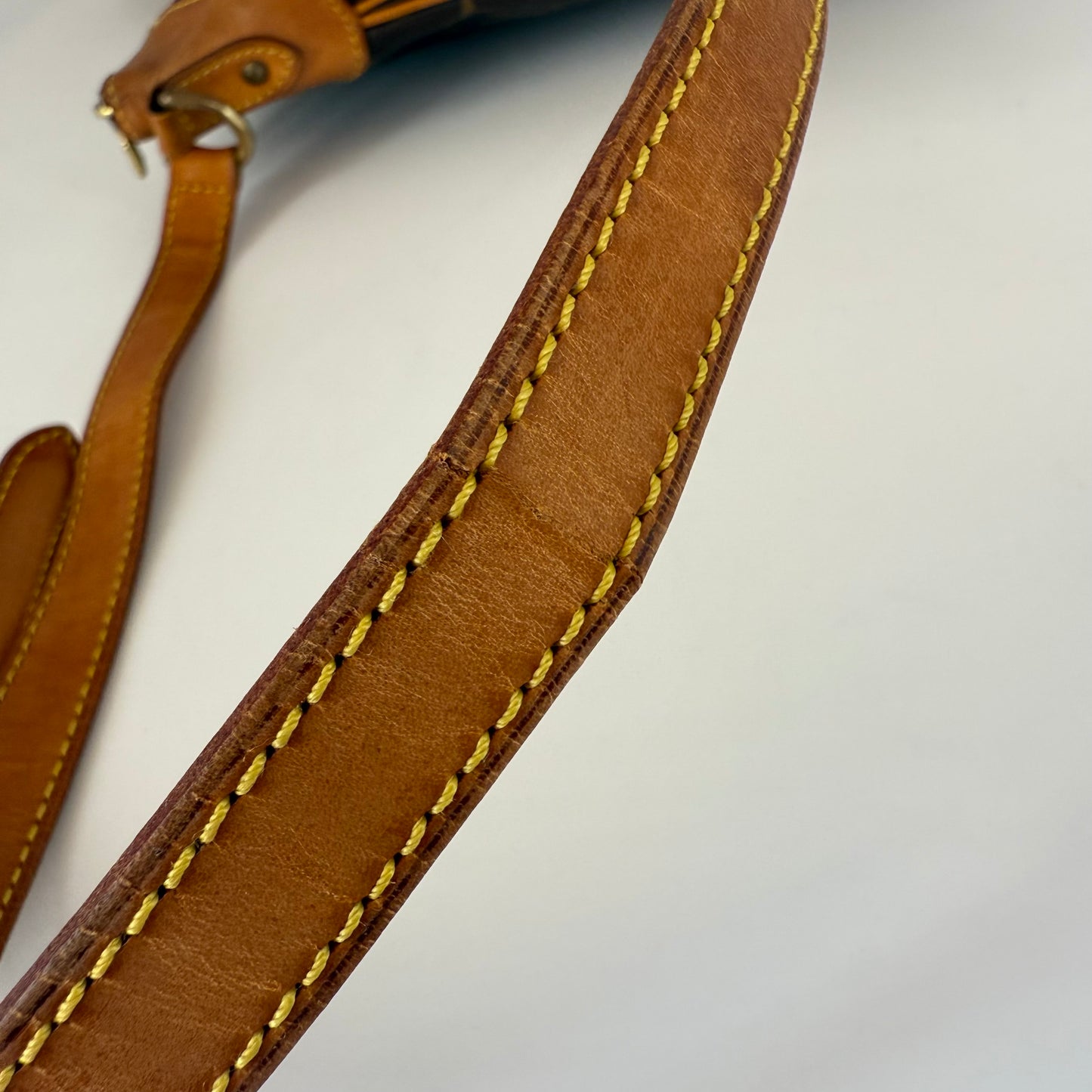 LOUIS VUITTION Odéon MM