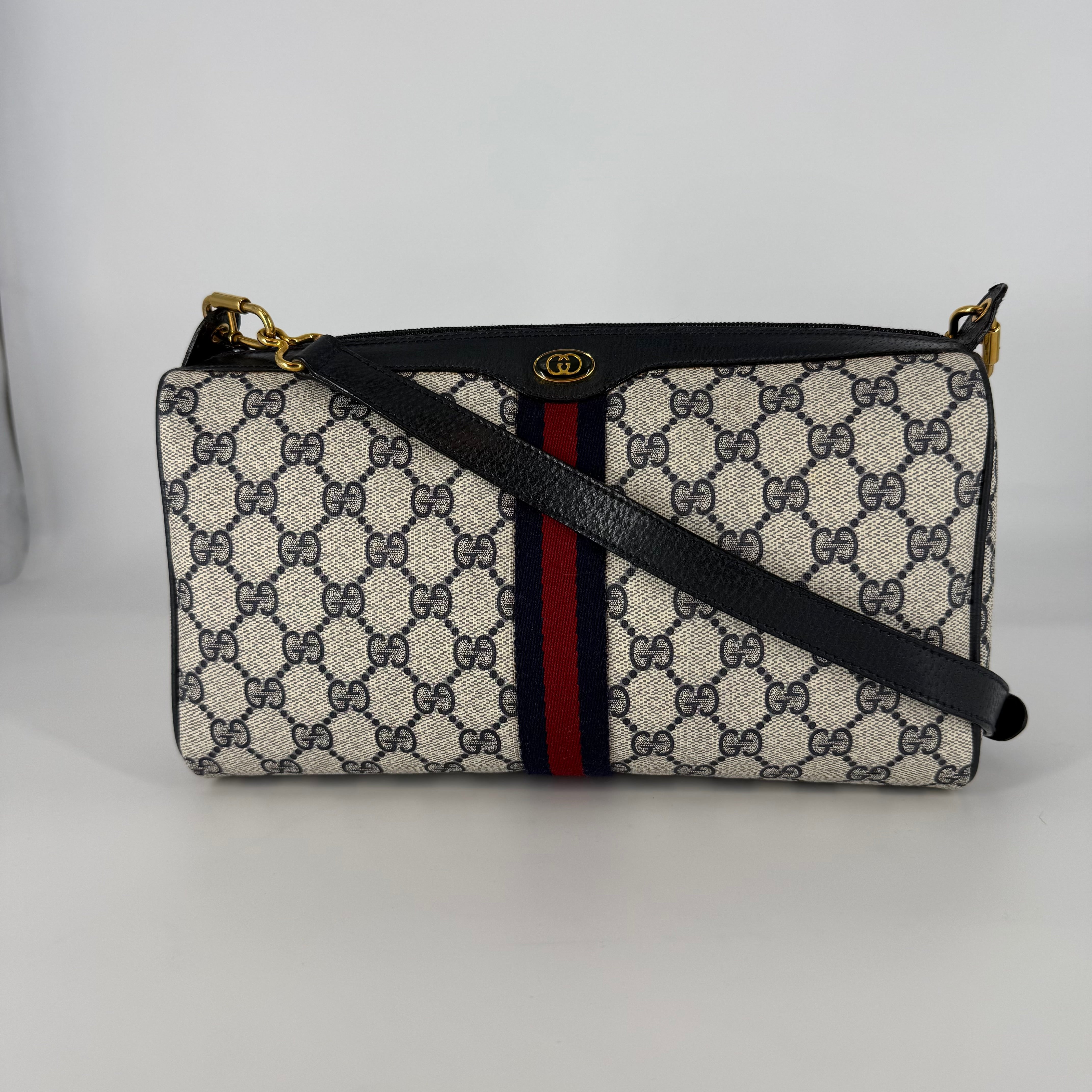 GG Supreme Shelly Crossbody Bag