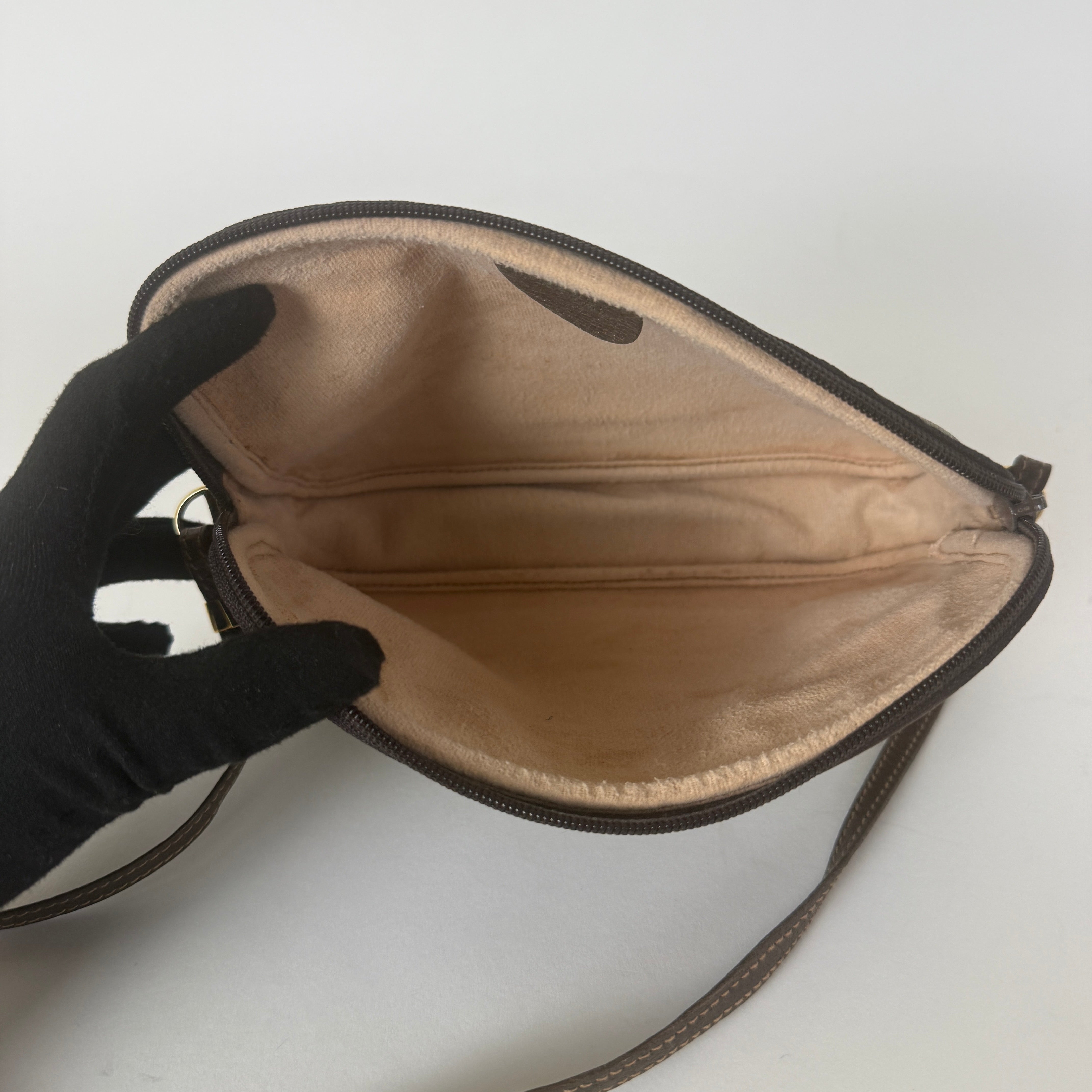 Vintage GG Supreme Crossbody Bag