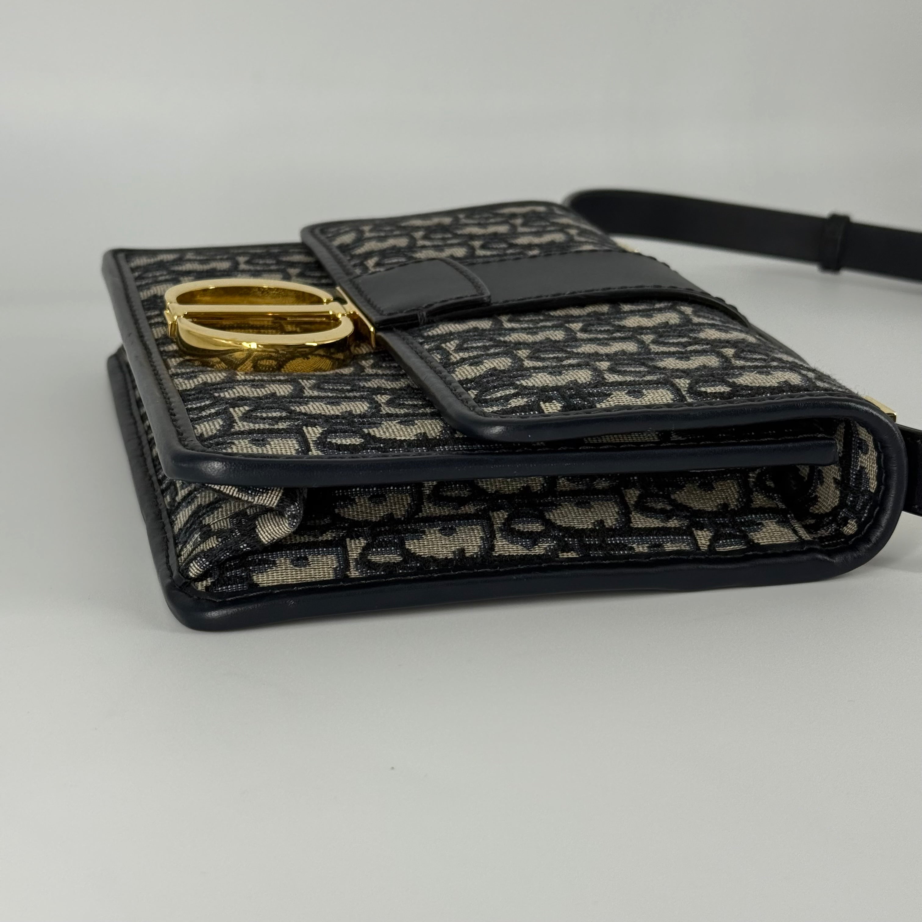 Montaigne 30 Navy Blue