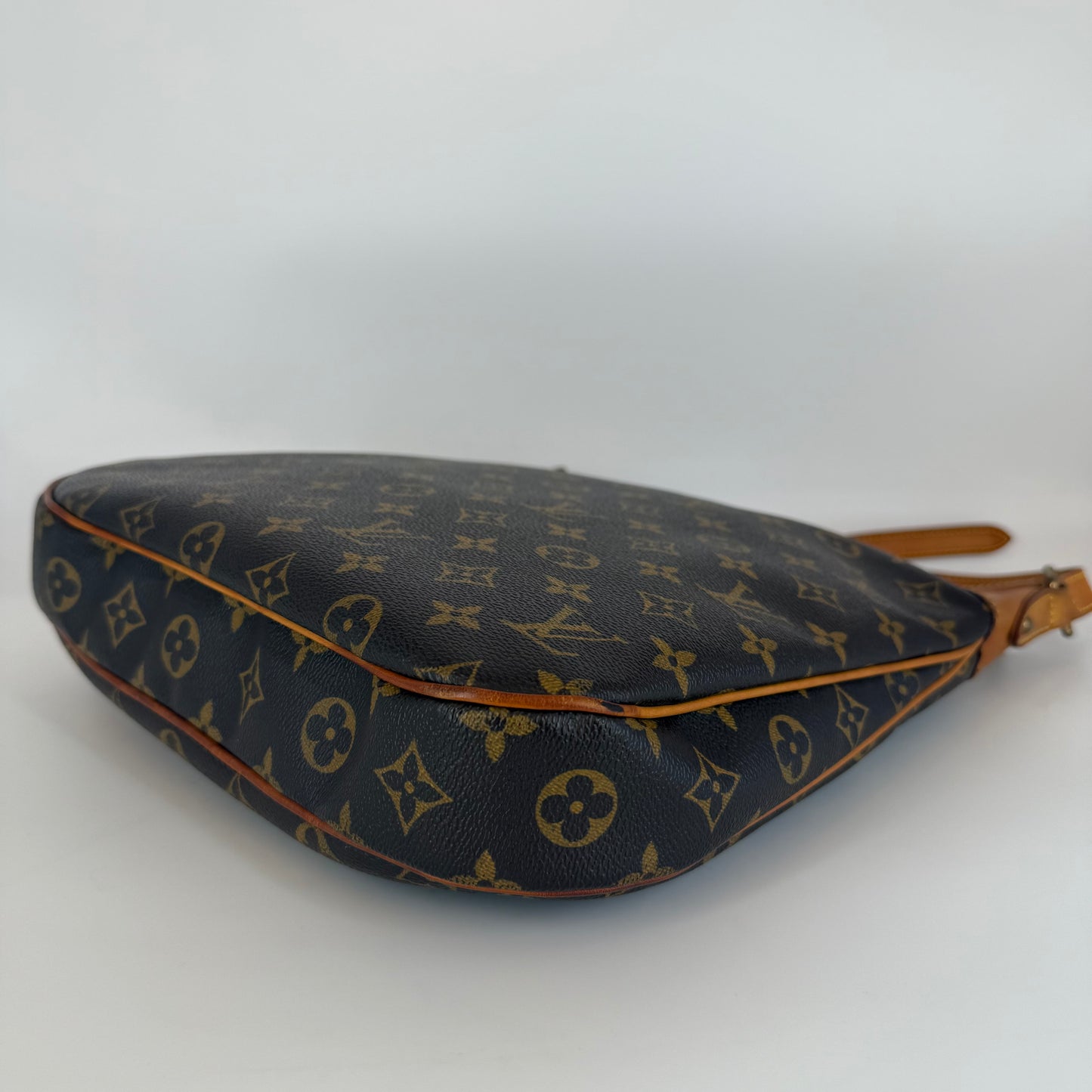 LOUIS VUITTION Odéon MM