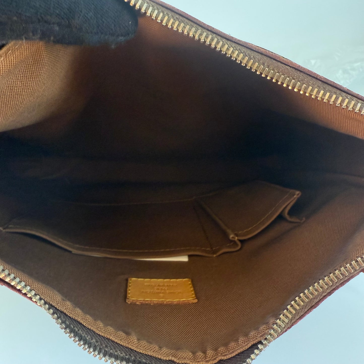 LOUIS VUITTION Odéon MM