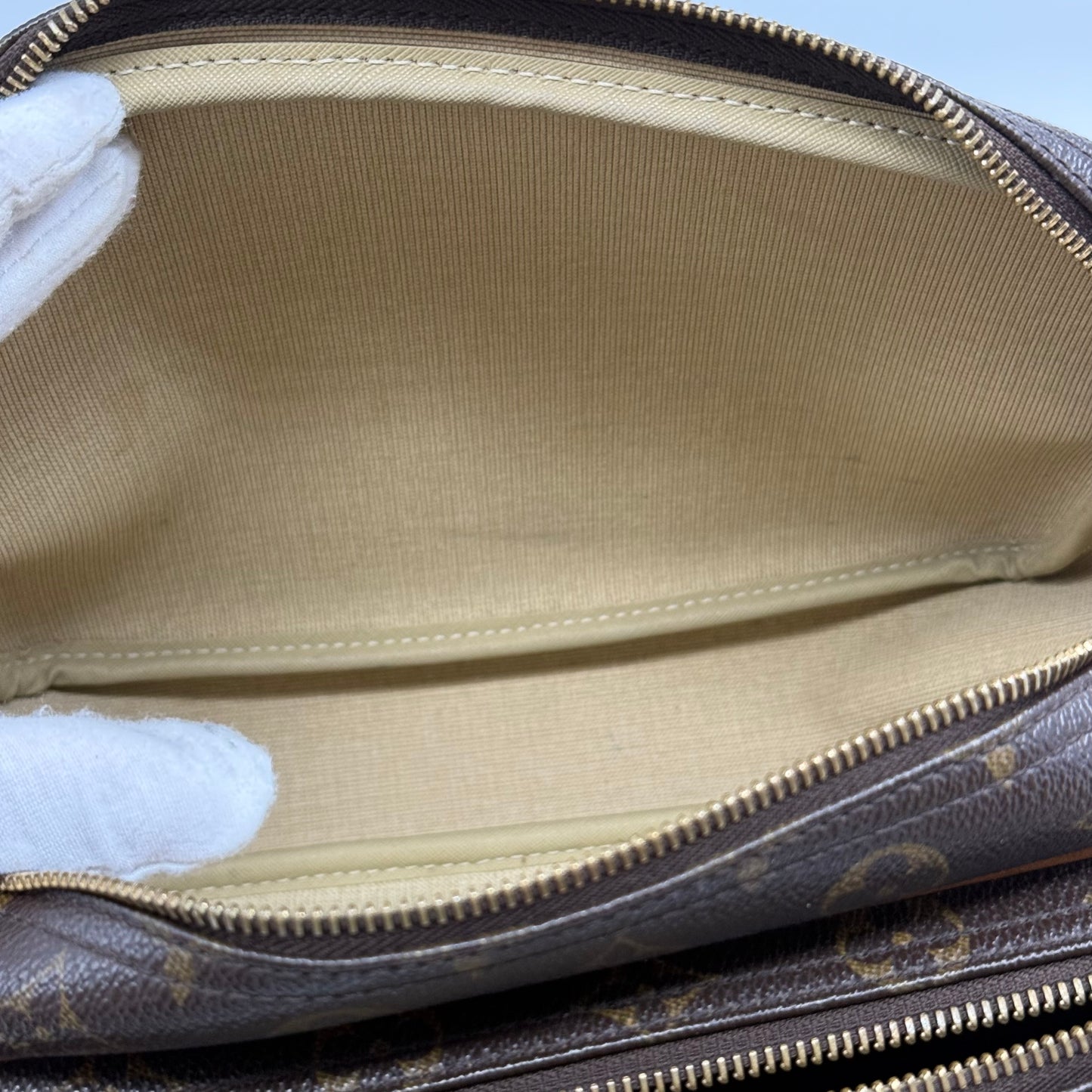 Louis Vuitton – Reporter GM Crossbody Bag