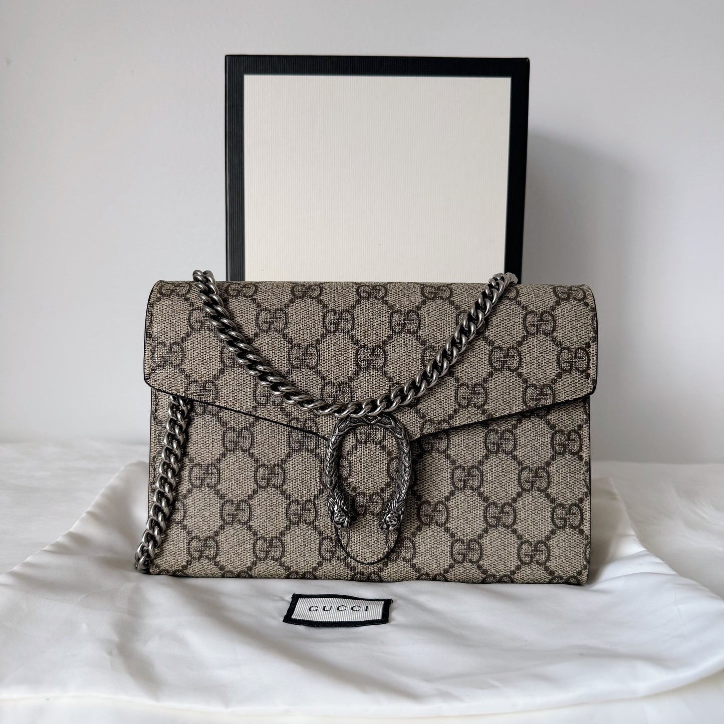 GUCCI Dionysus GG Supreme Wallet on Chain