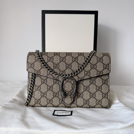 GUCCI Dionysus GG Supreme Wallet on Chain