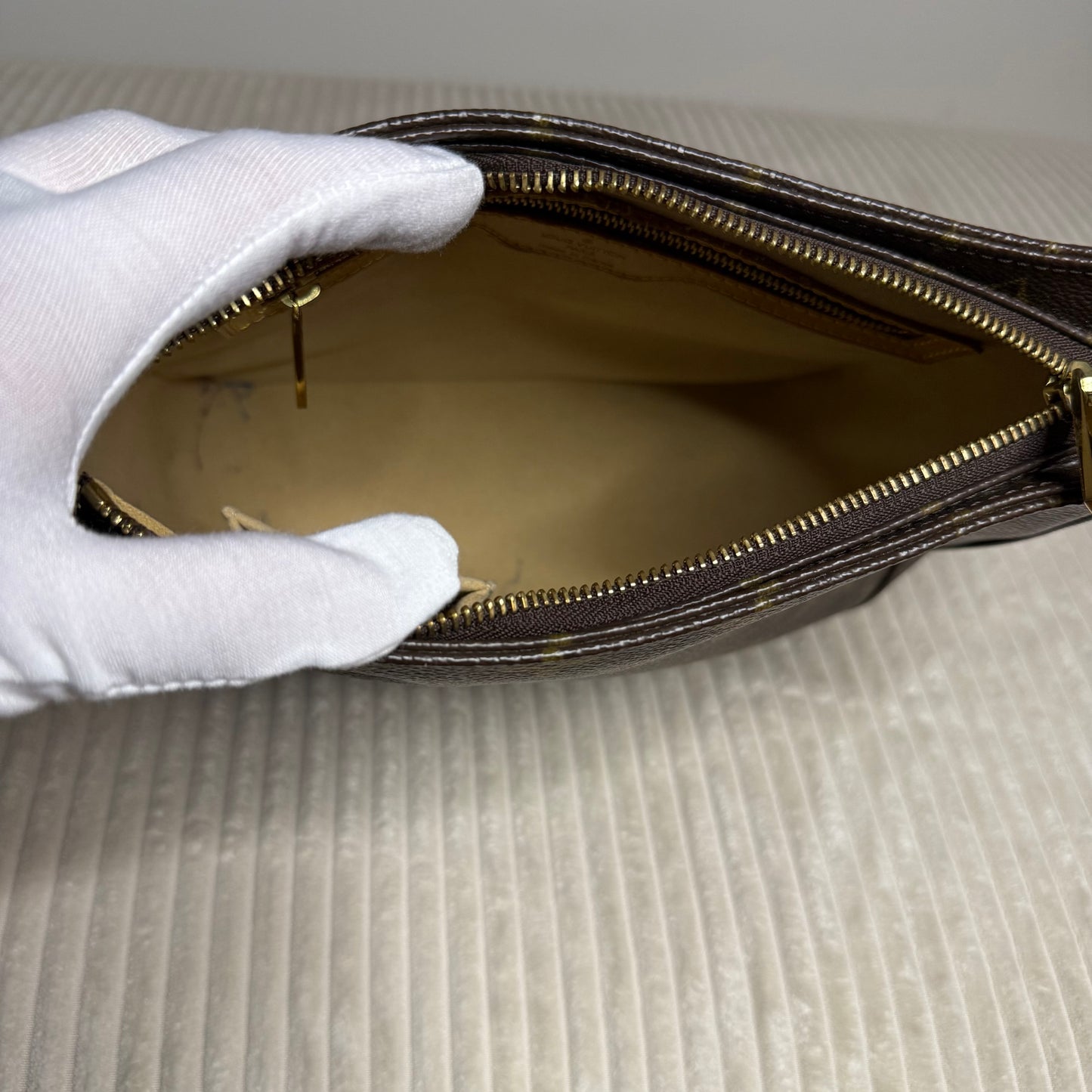 Louis Vuitton - Monogram Looping MM