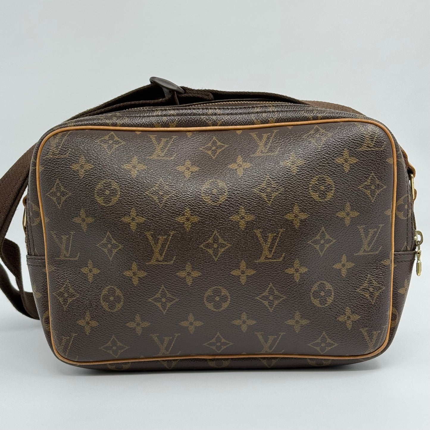 Louis Vuitton – Reporter GM Crossbody Bag