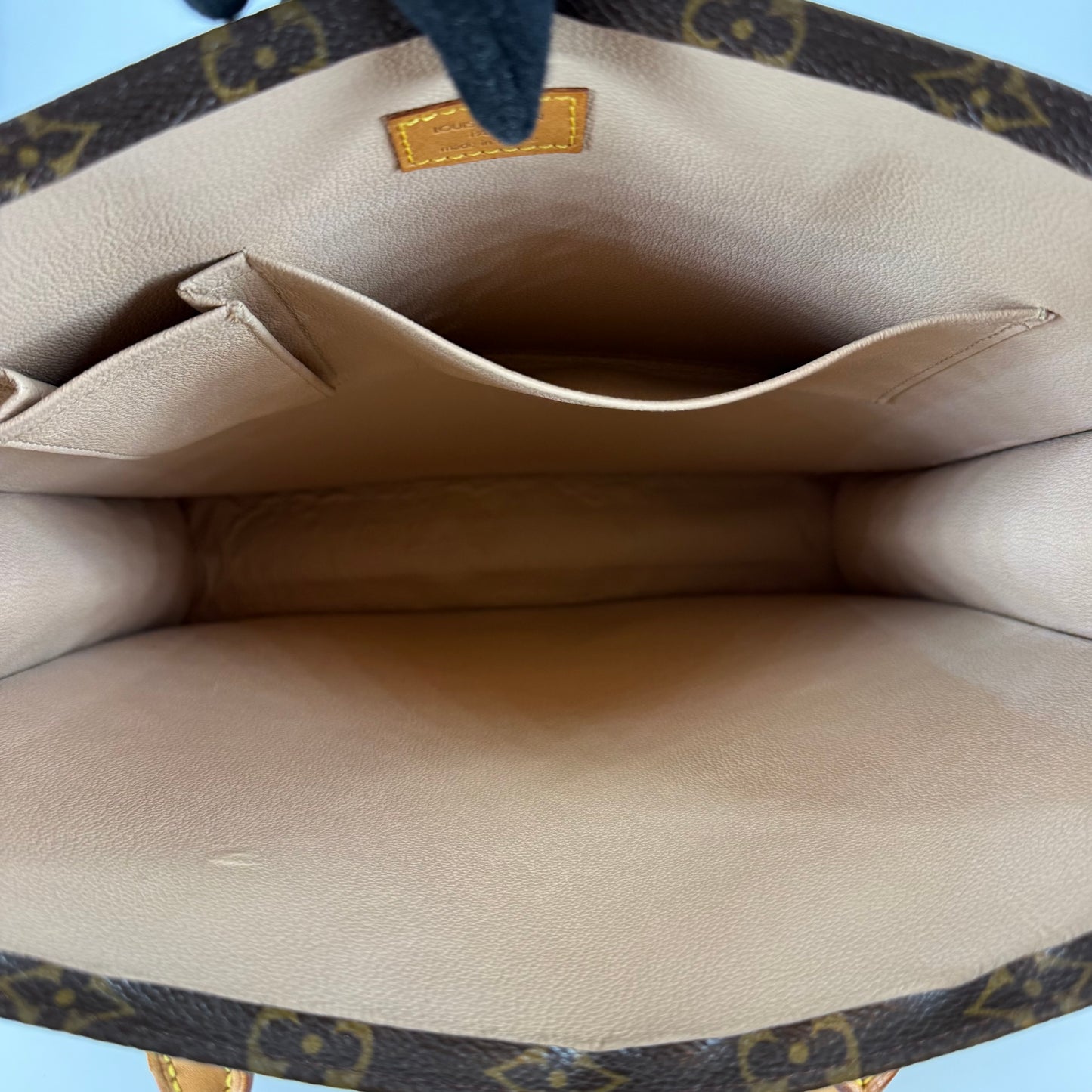 LOUIS VUITTON Sac Plat