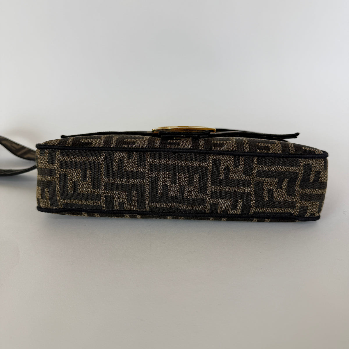 Baguette Medium — FF Jacquard — Gold-Tone Hardware