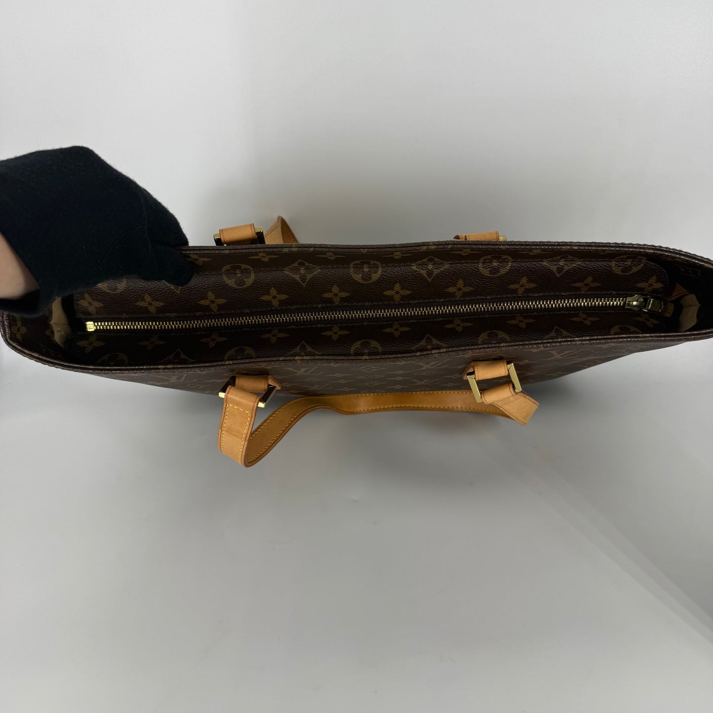 LOUIS VUITTON Luco – Monogram Canvas