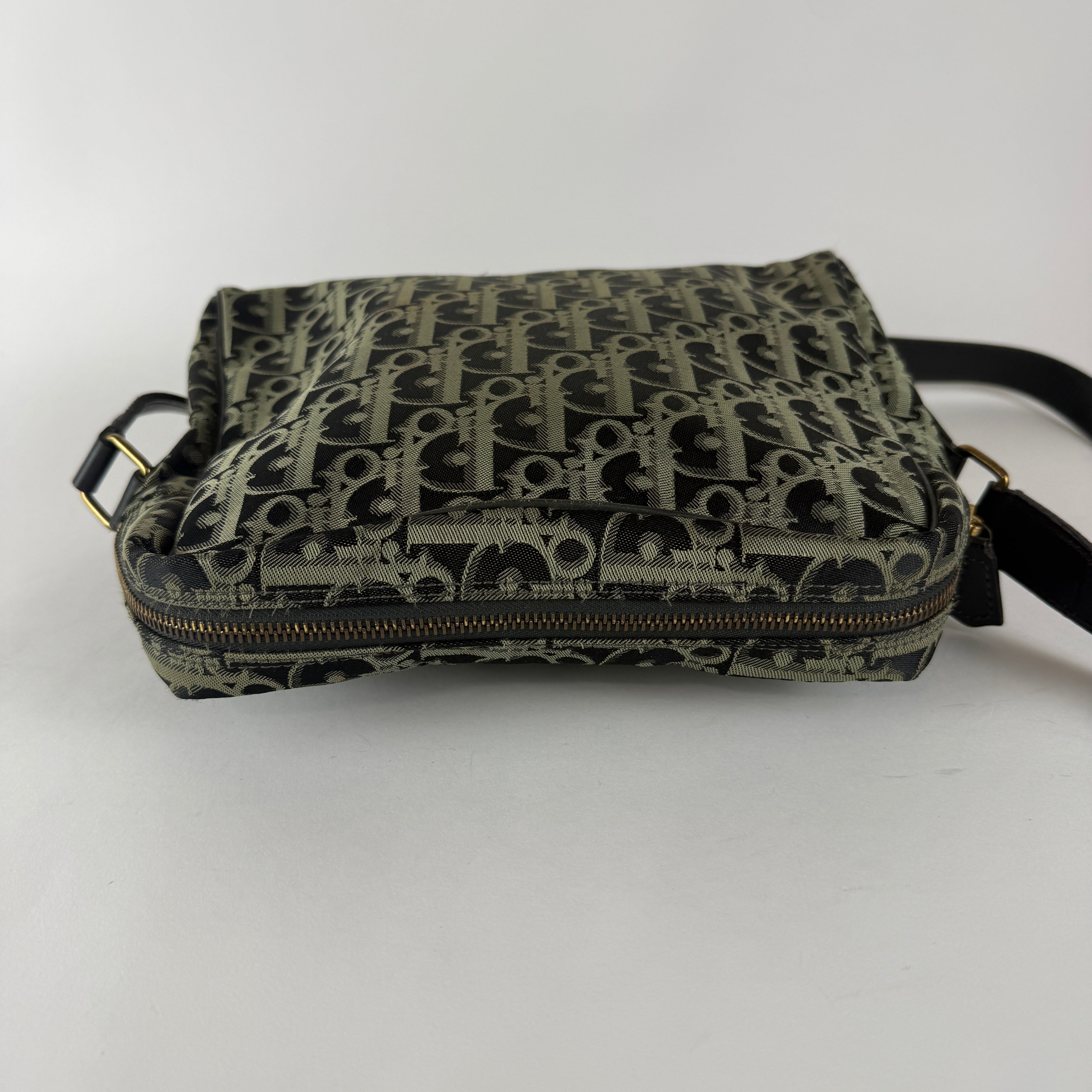 Vintage Trotter Crossbody Bag — Oblique Canvas