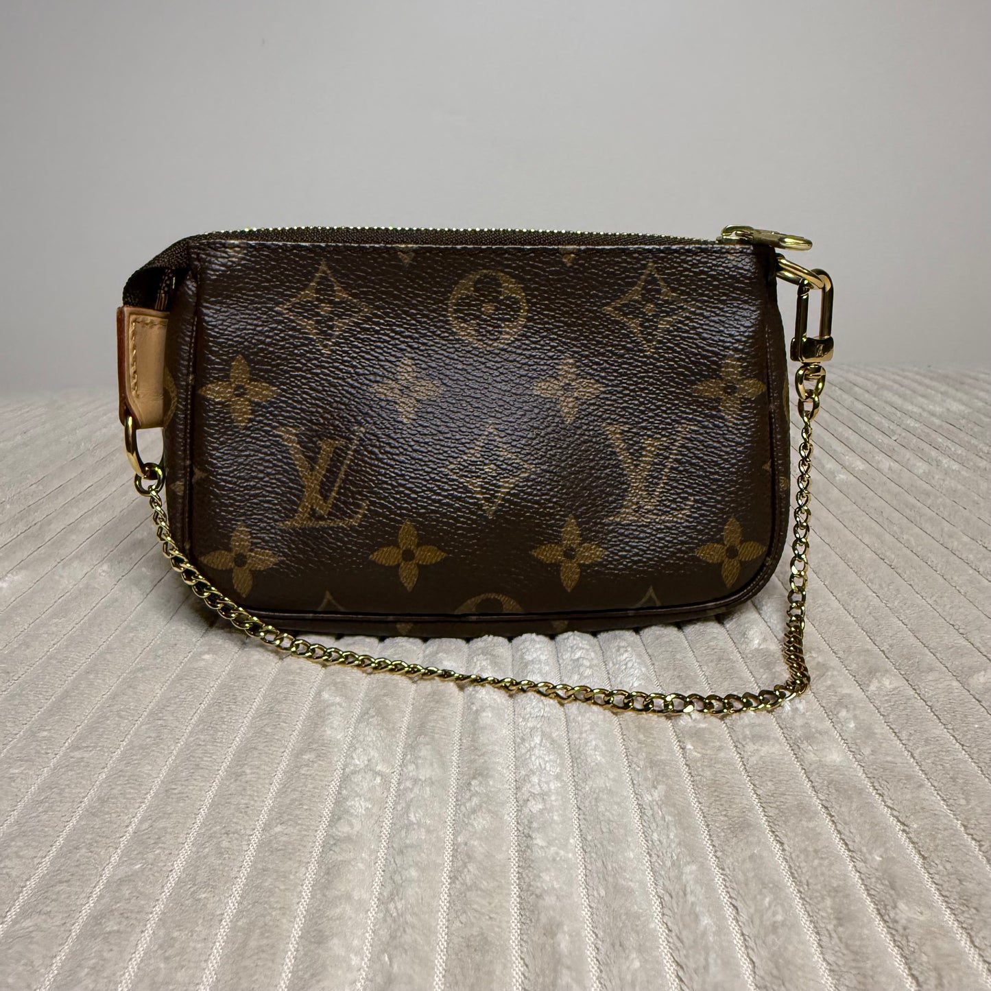 Louis Vuitton - Mini Pochette Accessoires