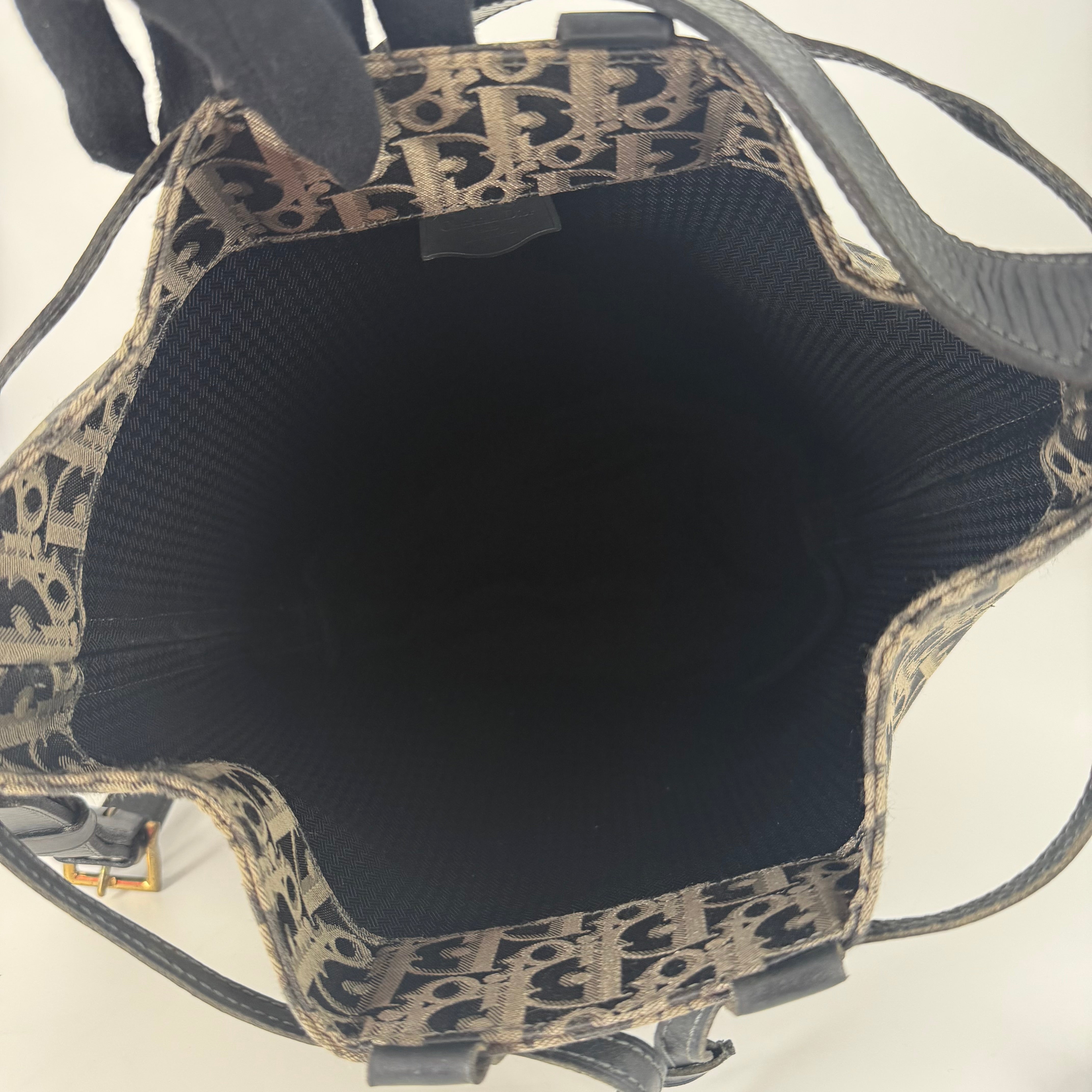 Oblique Drawstring Bucket Bag