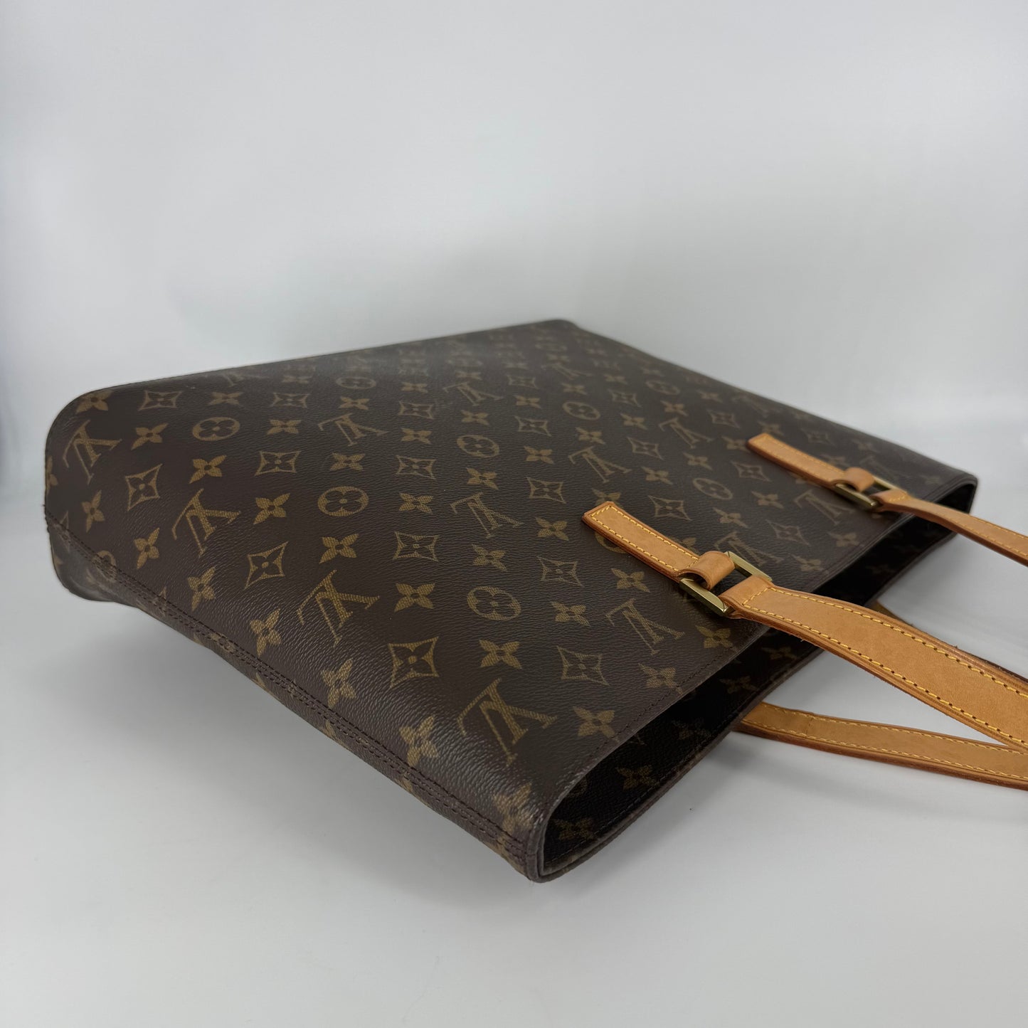 LOUIS VUITTON Luco – Monogram Canvas