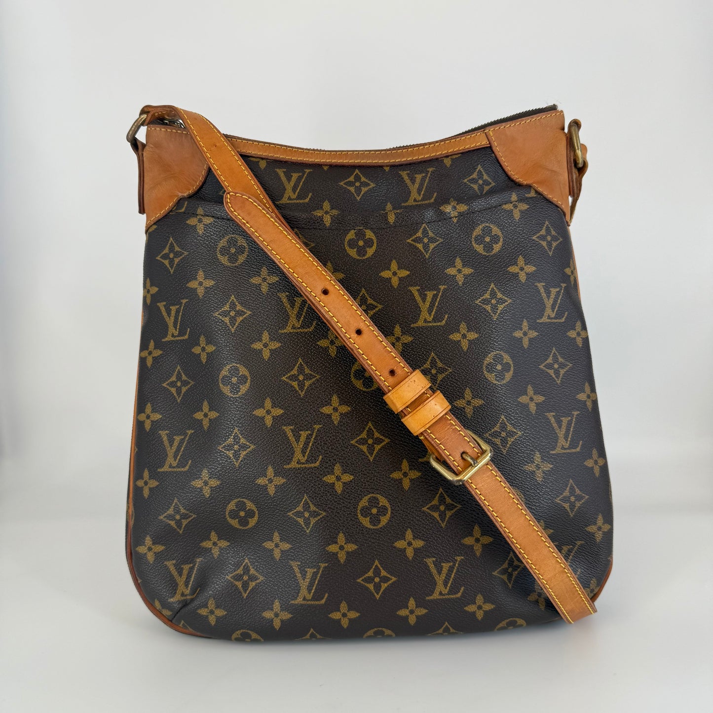 LOUIS VUITTION Odéon MM