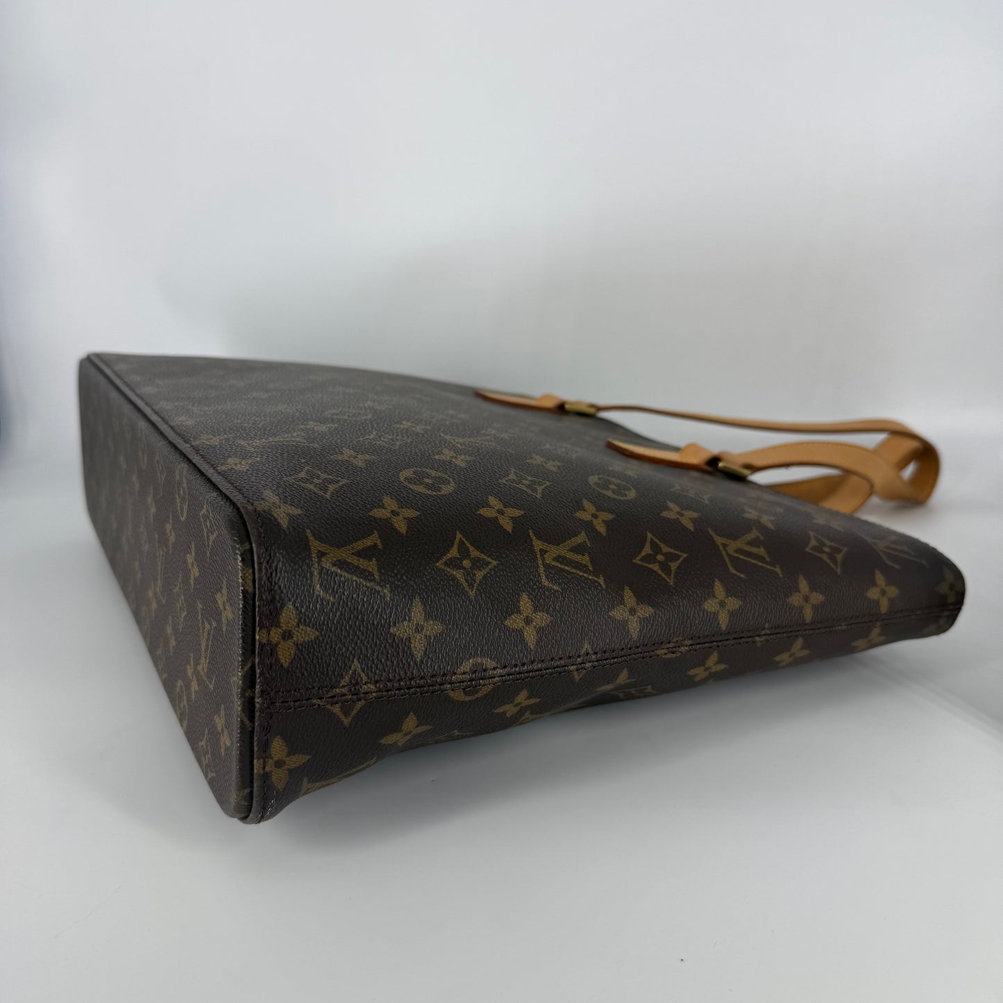 LOUIS VUITTON Luco – Monogram Canvas