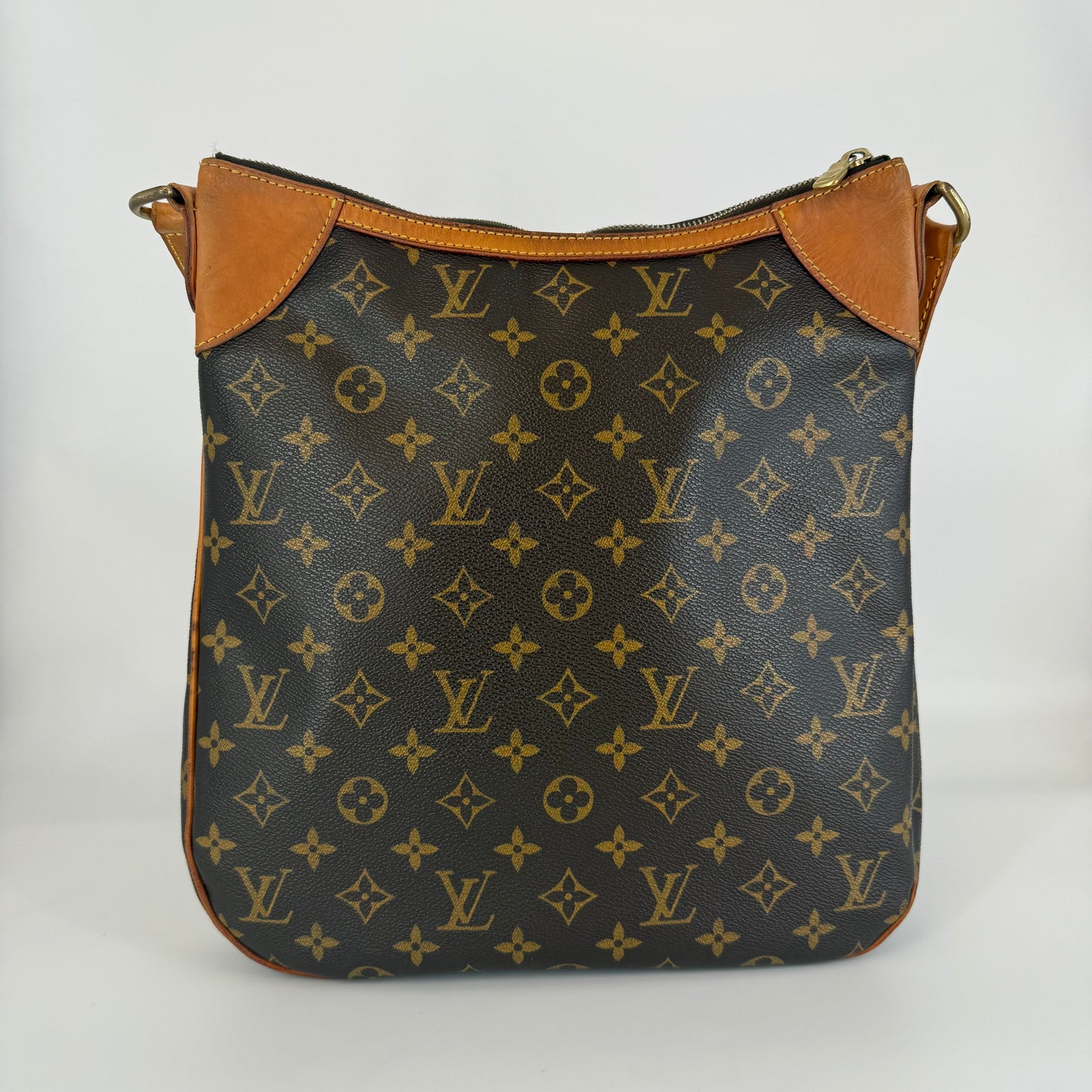 LOUIS VUITTION Odéon MM