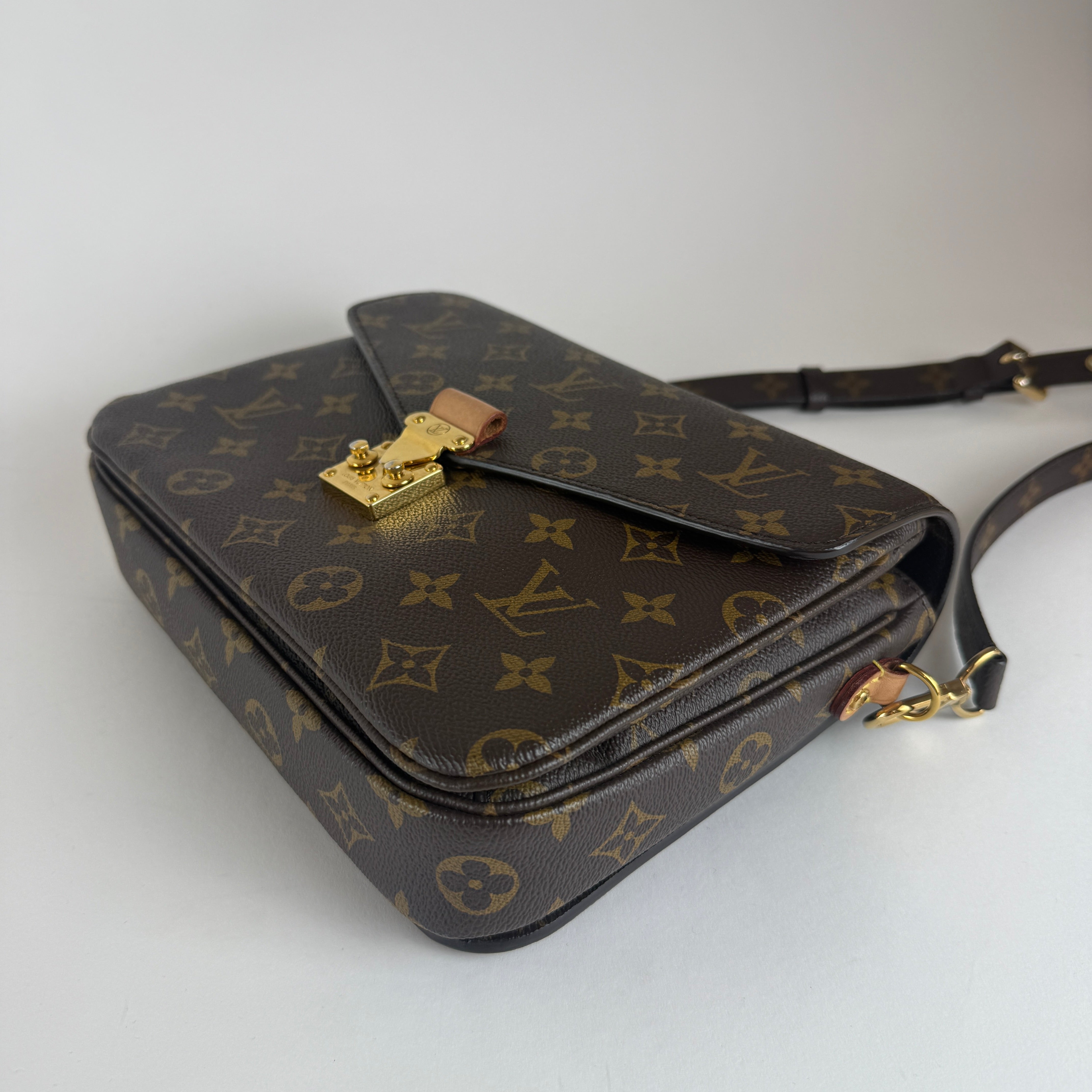 Pochette Métis — Monogram Canvas