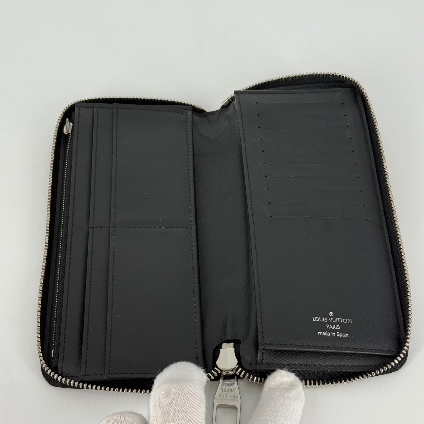 Louis Vuitton - Zippy Vertical Wallet