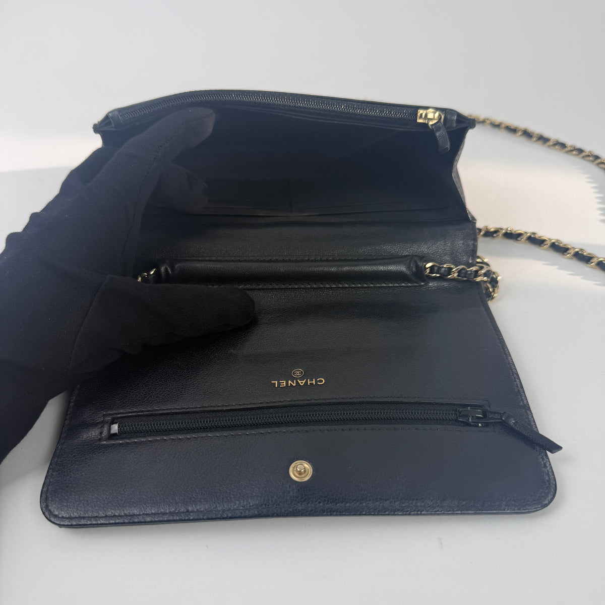 Wallet on Chain — Cruise Collection — Two-Tone Lambskin Leather — Gold-Tone Hardwares